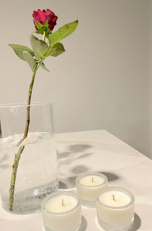 KHÔSY® DISCOVERY organic candle gift set with 3 mini candles in transparent ribbed glasses, handmade in Belgium with natural soy wax